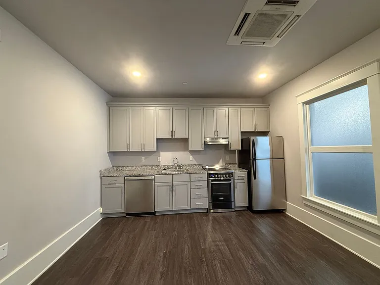 203 Caddo St NE — Photo 1