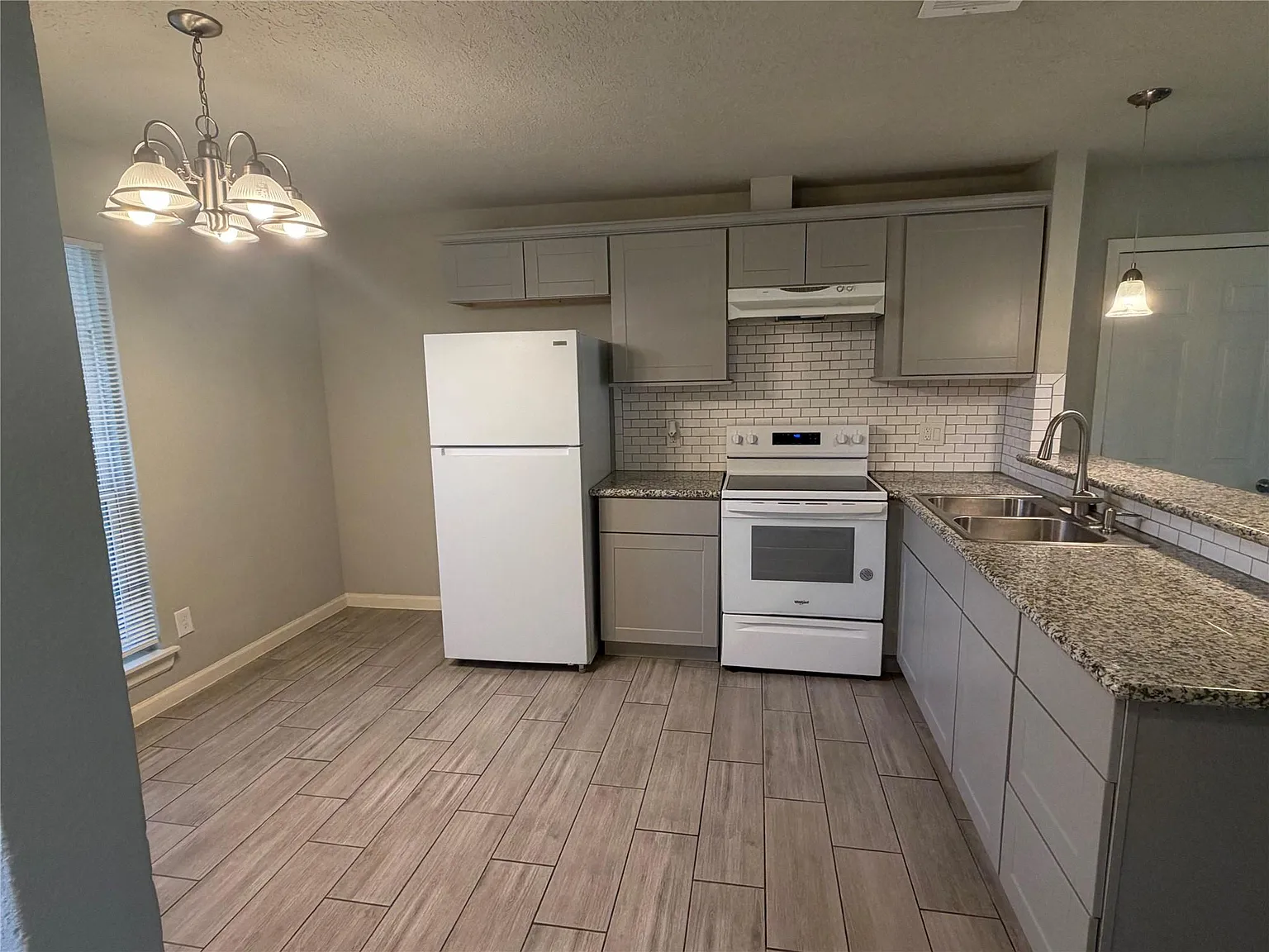 3 bed, 2.0 bath, 1232 sqft, $1,600 — Photo 3