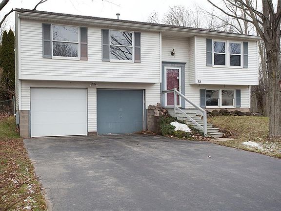 2nd image of 32 Greenridge Cres
