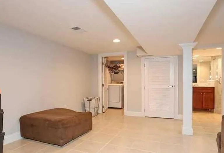427 Monroe St — Photo 17
