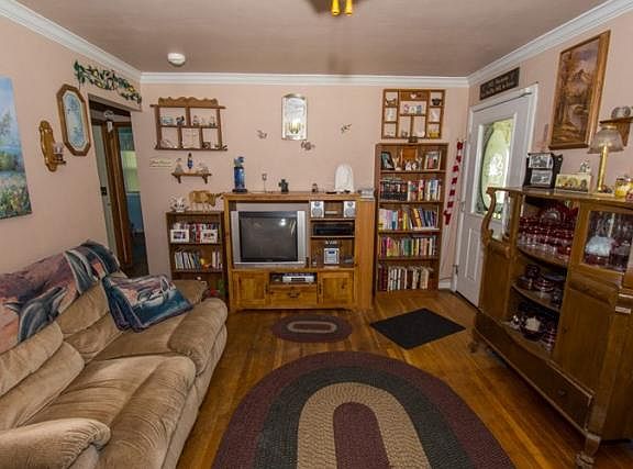 5th image of 903 S Gladstone Ave