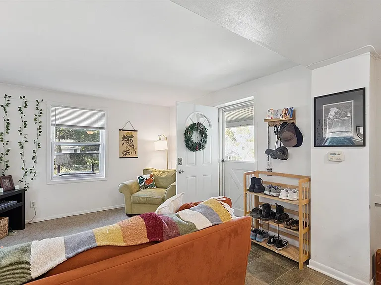 142 Langdon Ave NE #1 — Photo 6