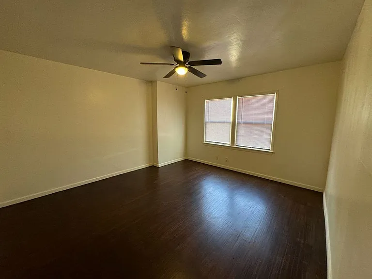 2517 Manor St — Photo 5