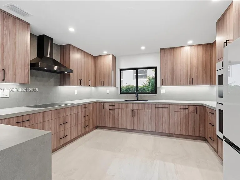 1215 NE 110th St — Photo 12