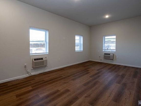 4th image of 72 Burroughs Pl Floor 2