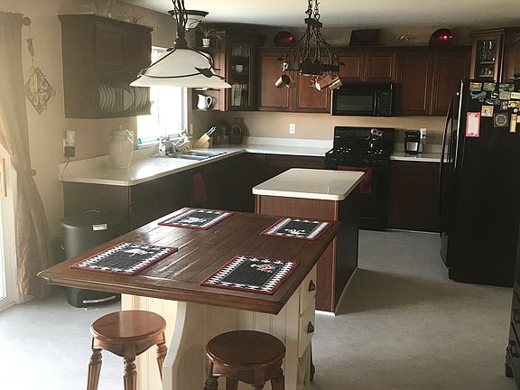 Large eat-in kitchen