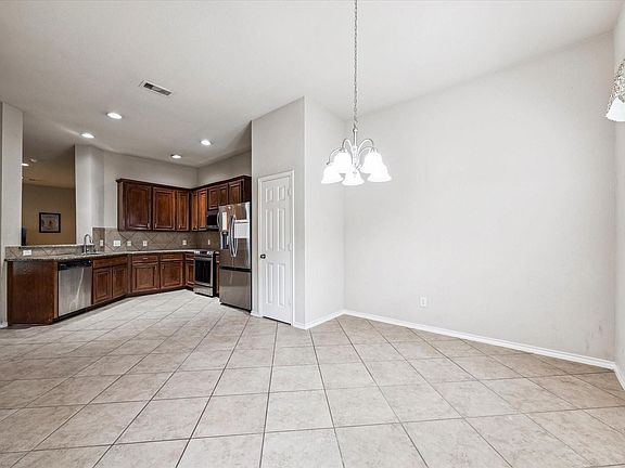 5th image of 14906 Tuttle Point Dr
