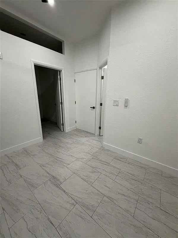 SW 136th Ct, Miami — Photo 4