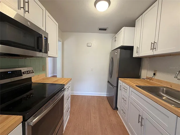 3815 W De Leon St — Photo 4