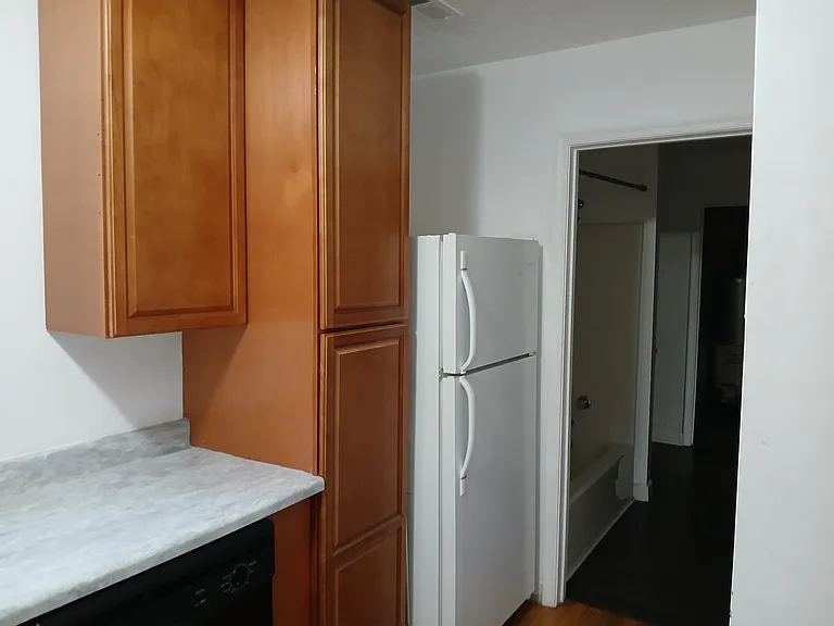 422 Main St #9 — Photo 4