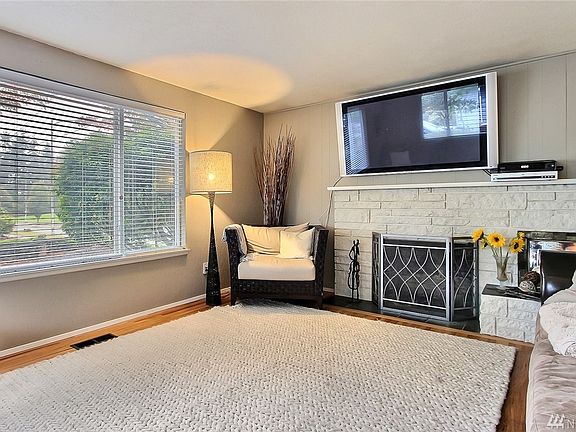 4th image of 2737 N Winnifred St