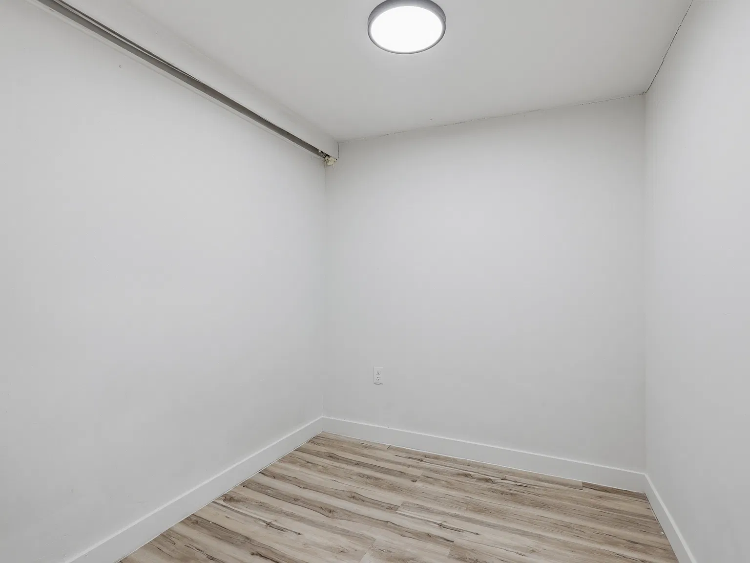 2 bed, $1,200 — Photo 2