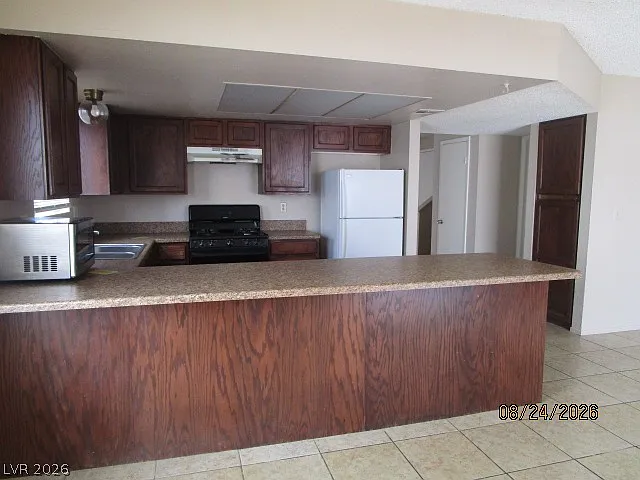 4 bed, 2.5 bath, 1642 sqft, $2,025 — Photo 4