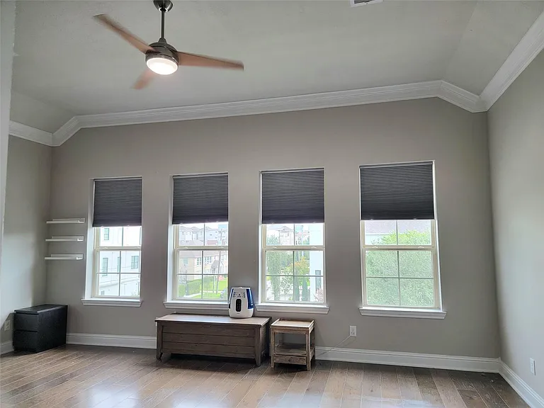 1702 Calumet St — Photo 36