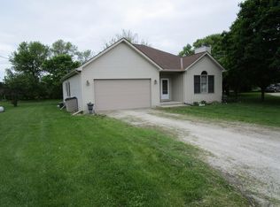 2404 N 41st Rd, Sheridan, IL 60551