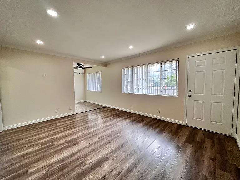 353 W Alameda Ave #D — Photo 9