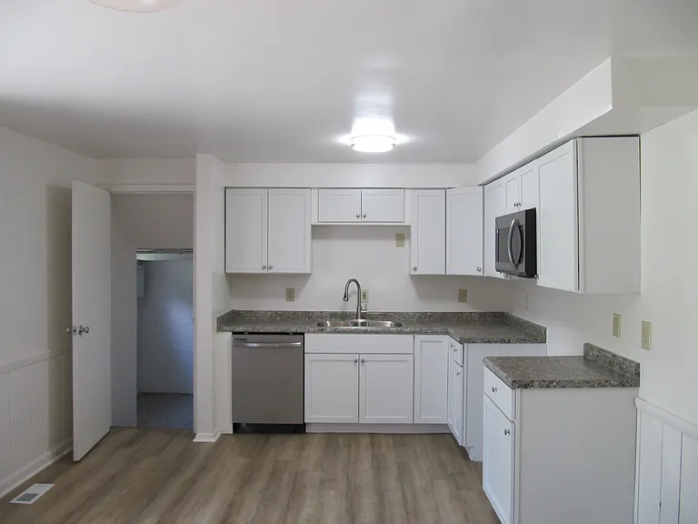 6525 Doris Dr — Photo 14
