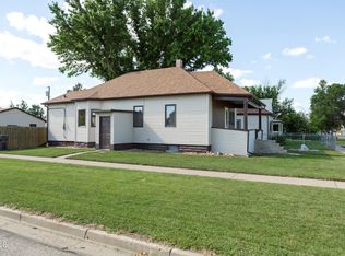 211 8th Ave SW, Mandan, ND 58554