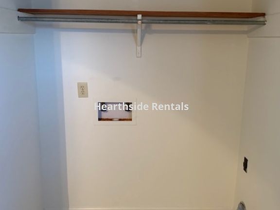 3rd image of 712-22 E Patton Cir