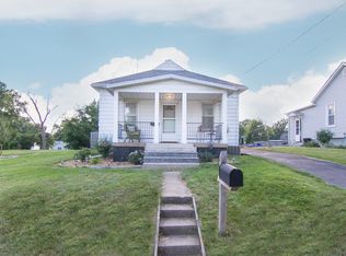 607 N Cemetery St, Roanoke, IL