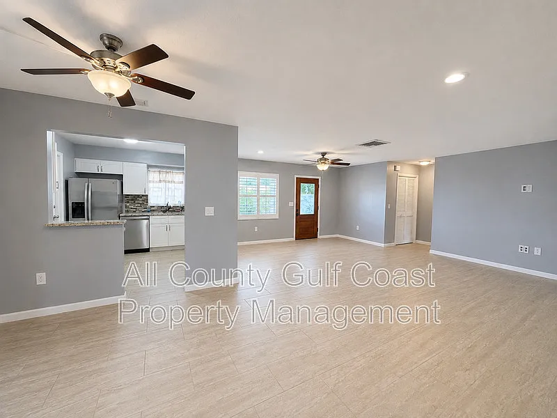 3 bed, 2.0 bath, 1706 sqft, $2,495 — Photo 3