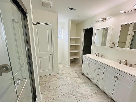 4th image of 2179 Buckingham Sq