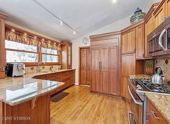 4th image of 2829 Birchwood Ave