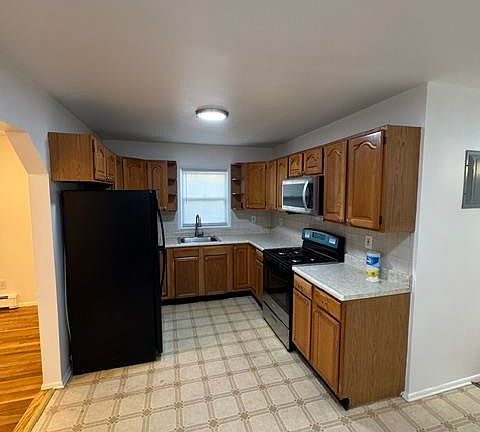 4th image of 45 Edwards Ct #1