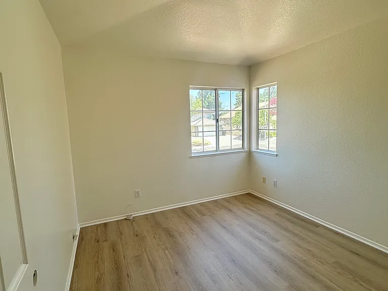 5056 Trojan Ct — Photo 14