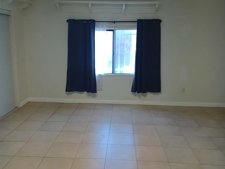 10847 Saticoy St — Photo 12