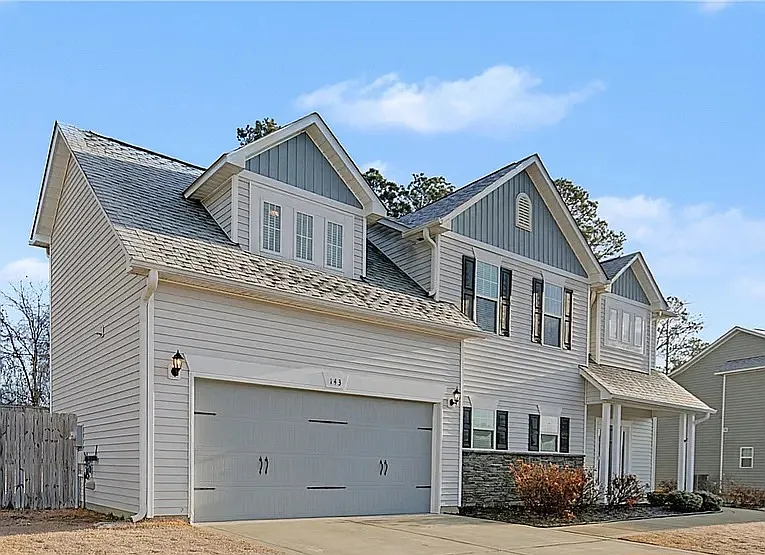 4 bed, 2.5 bath, 2013 sqft, $2,200 — Photo 3