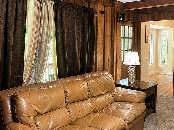 4th image of 2384 Forest Green Dr