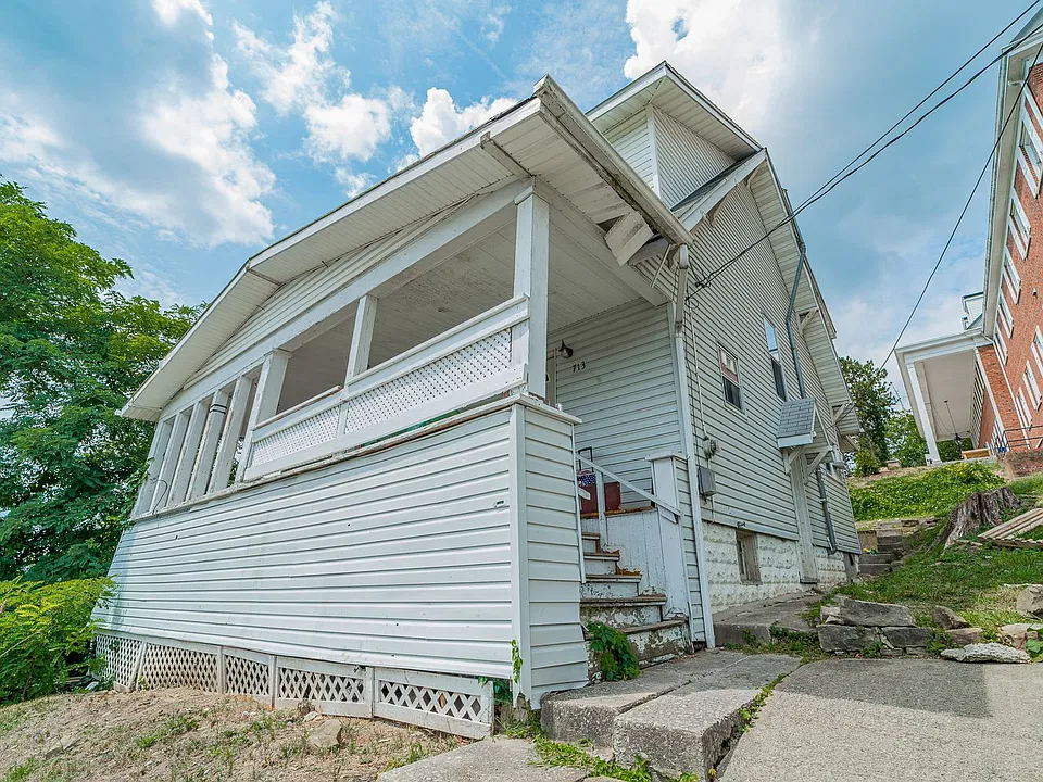 713 Price St