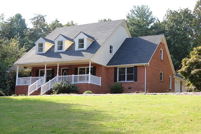 1st image of 220 Cromwell Dr