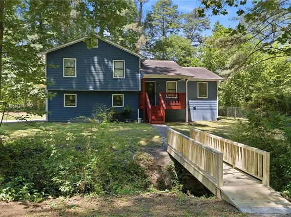 2945 Barrett Ct, Powder Springs, GA 30127