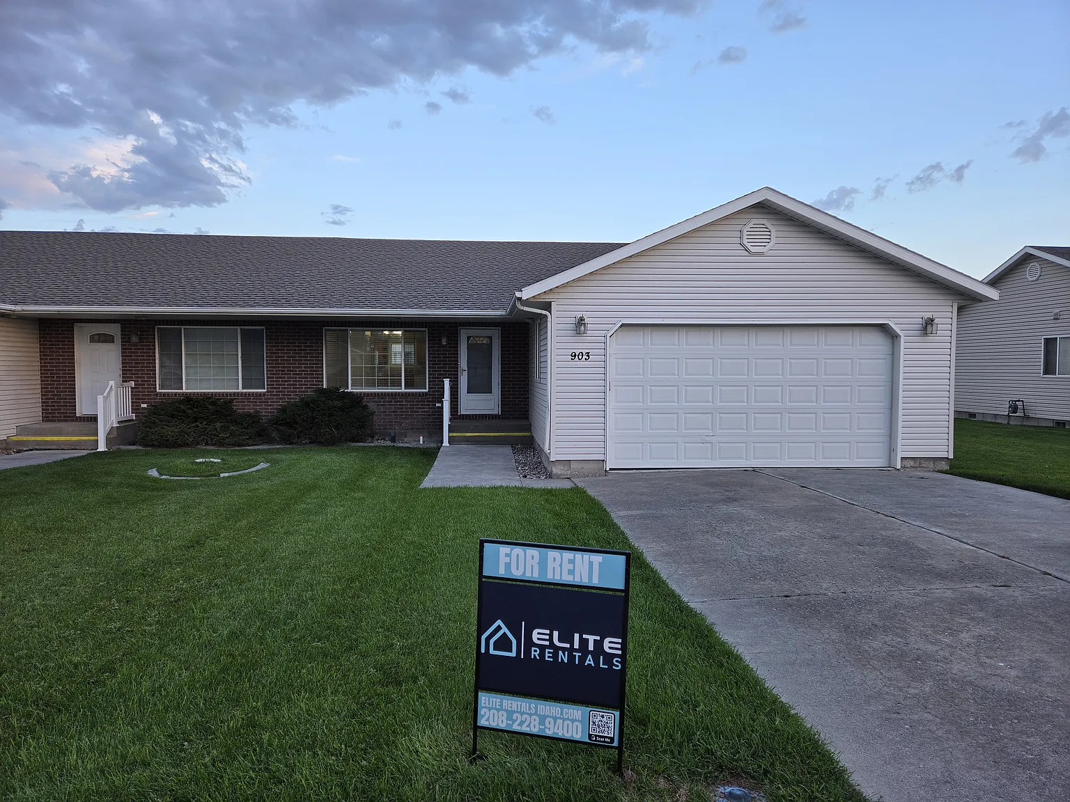 3 bed, 2.0 bath, 1192 sqft, $1,675 — Photo 2