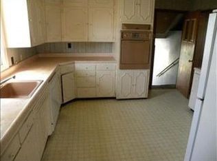 5835 SW Douglas Rd, Topeka, KS 66610