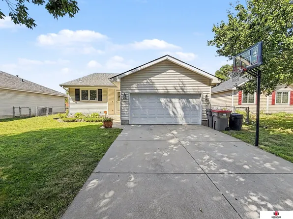 6115 NW 11th St, Lincoln, NE 68521