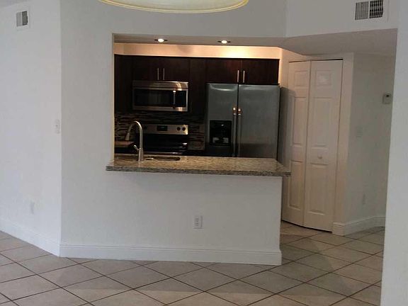 4th image of 9757 SW 138th Ave #Hb1r