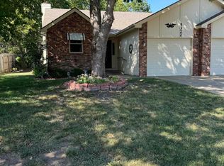 5322 SW Reeder St, Topeka, KS 66604