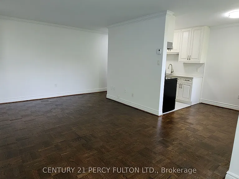 22 Woodlawn Ave E #405 — Photo 5