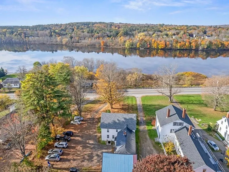 Wake up to a beautiful view of the River every morning with a view from the main bedroom & the living room