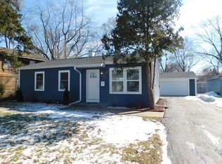 243 Saint Marys Pkwy, Buffalo Grove, IL
