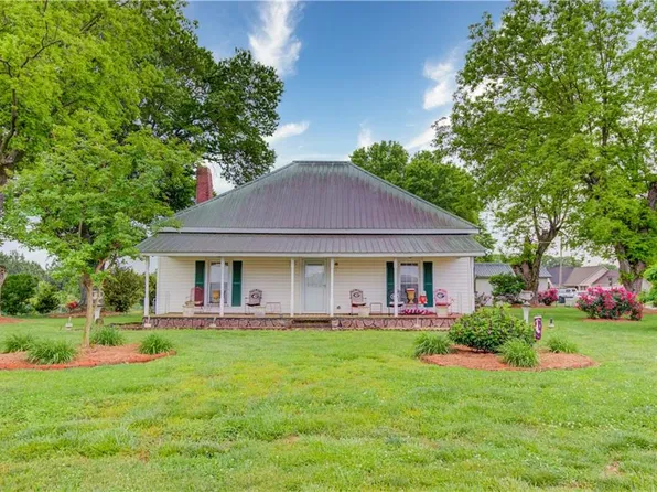 2364 Old Maddox Rd, Hoschton, GA 30548