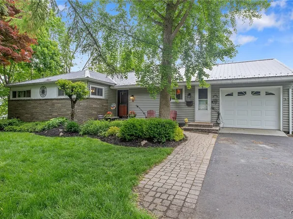 10 Highland Dr, Marcellus, NY 13108