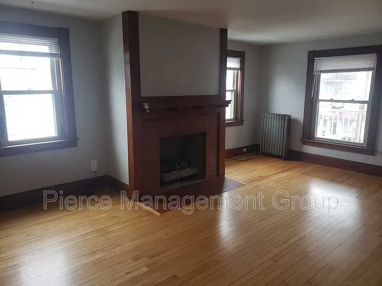133 Brook St — Photo 3