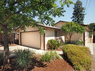 21212 Center St, Geyserville, CA 95441