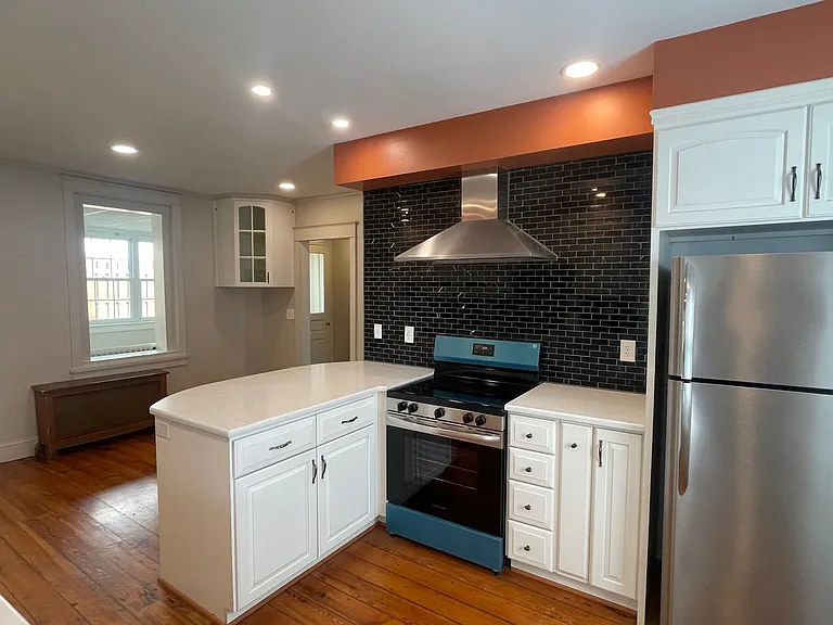 118 W Fairview St #1 — Photo 6