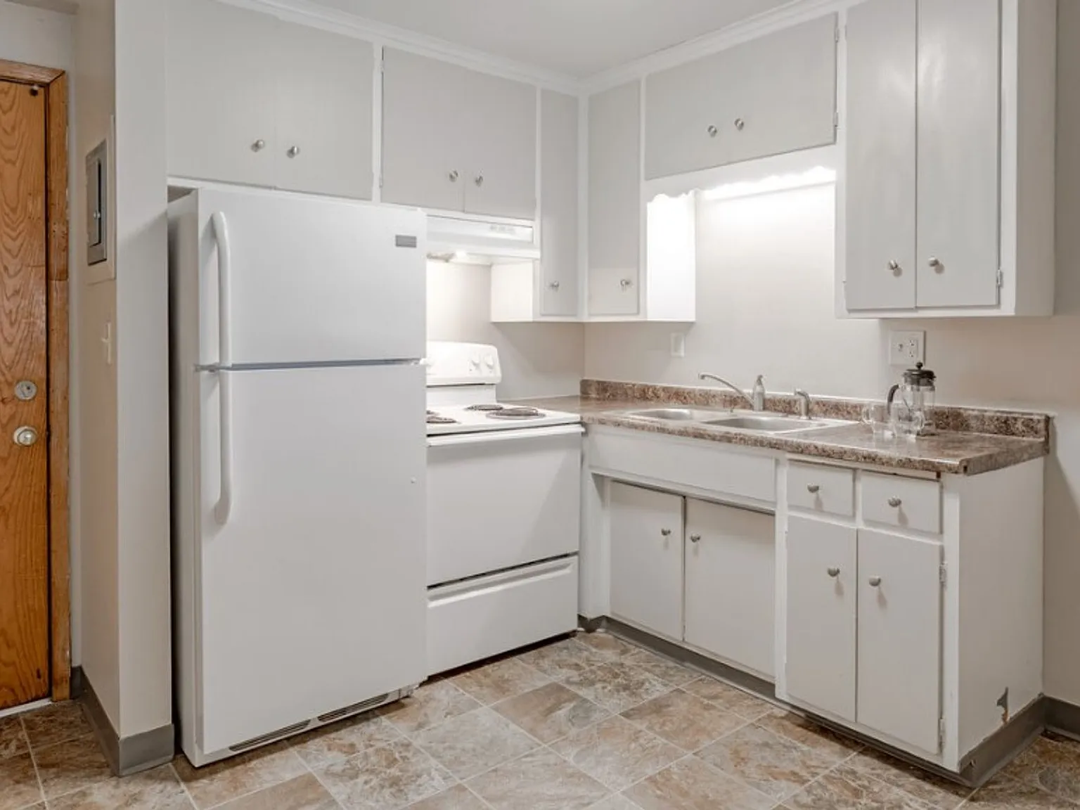 1 & Bedrooms Walking distance to McCarrons Lake! - Roseville — Photo 2