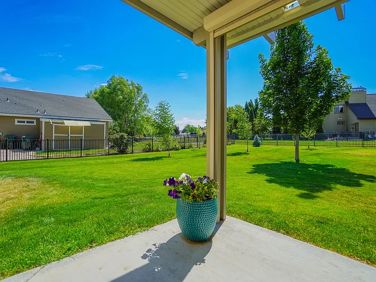 1655 N Azurite Pl — Photo 45